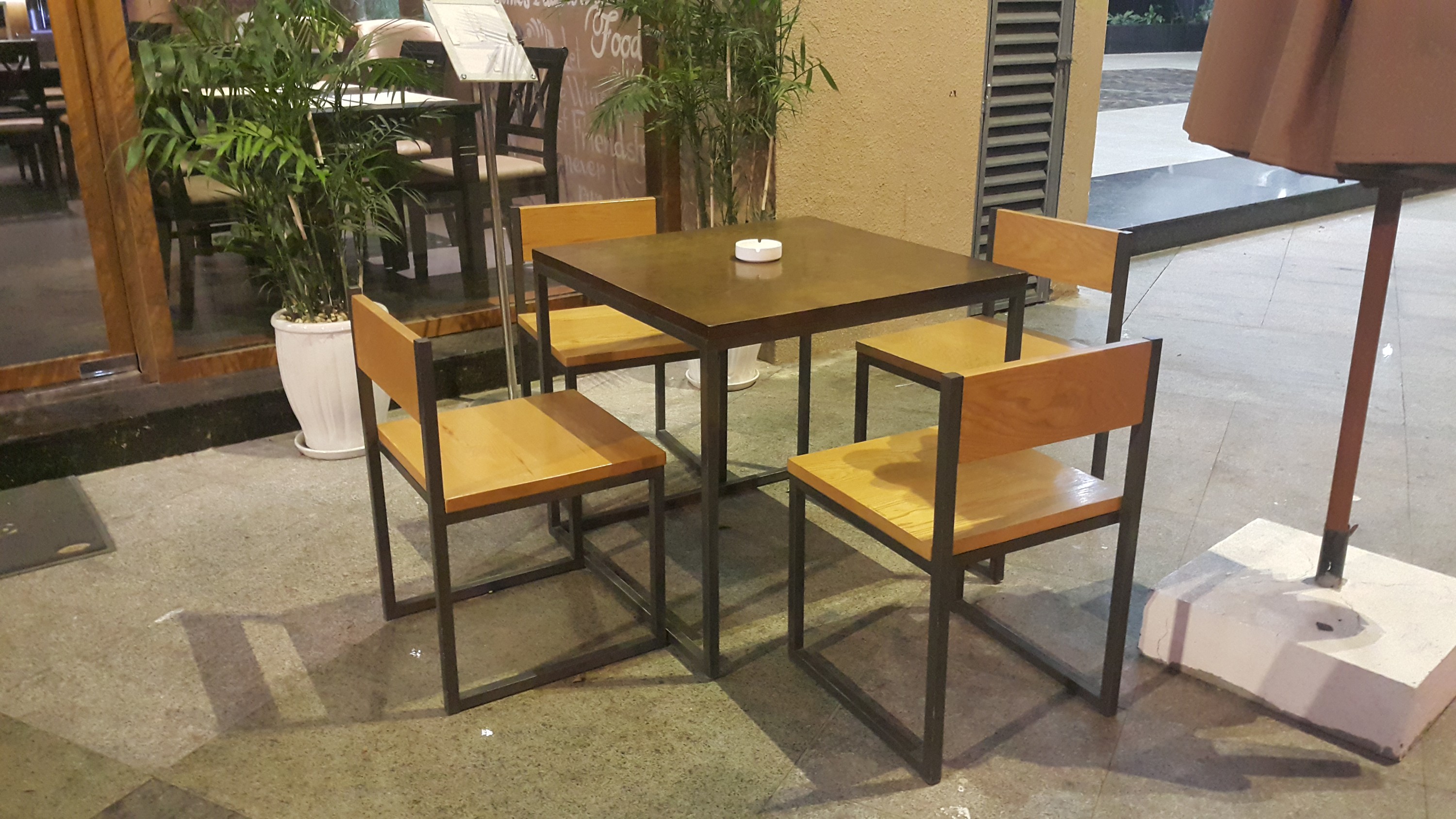 bàn ghế gỗ cafe